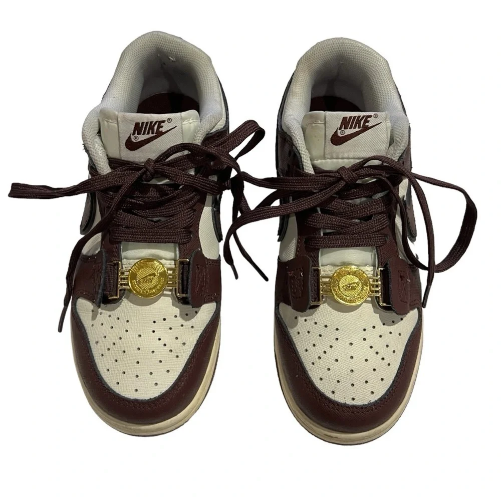 Nike Women’s Dunk Low SE Sisterhood Sneaker in Size 5.5. Style DV1160